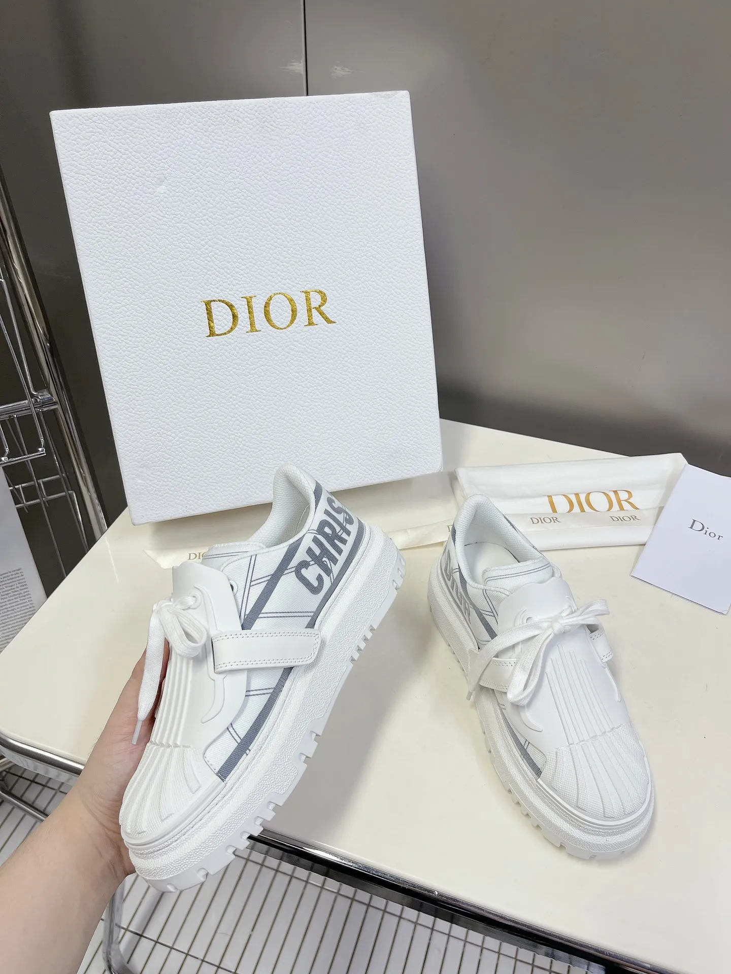👟👟Ex-factory price 480👟👟 Women's Shoes Women's Clothing Women's Shoes Women's Clothing DIOR Dior classic shell-toe sneakers, genuine purchase and development, perfect one-to-one reproduction ✔️Cow leather upper ➕Transparent film, classic shell outsole, very comfortable on top, genuine full set of packaging, transparent outsole, size 35-41